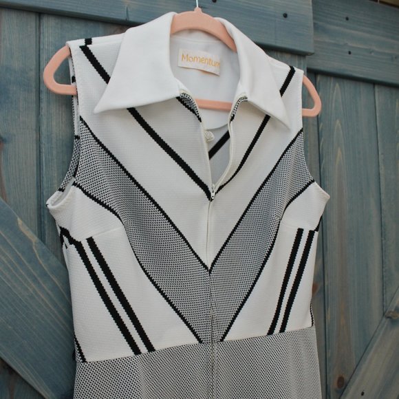 Black and White Sleeveless Dress - Picture 6 of 6